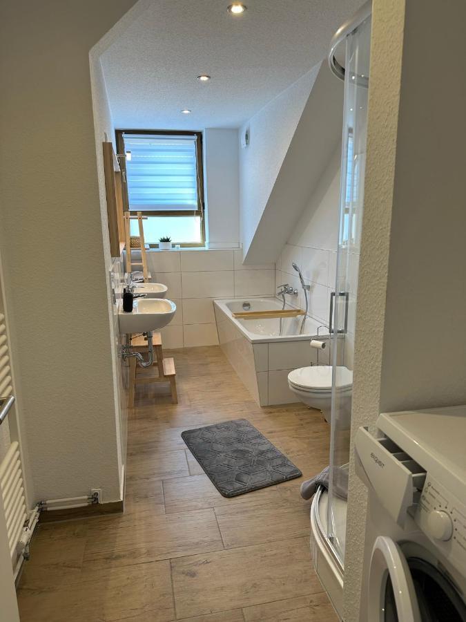 Gemuetliche Neurenovierte Dachgeschosswohnung Ерфурт Екстериор снимка